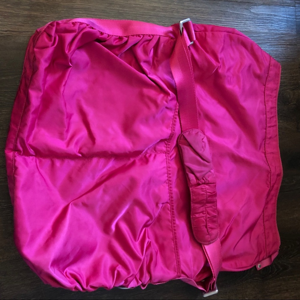 Lululemon Move It Messenger Bag - Picture 5 of 11